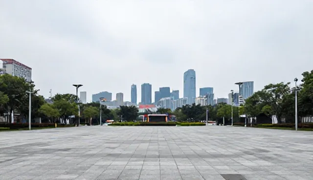 系统稳定性提升：操作规范与灵活开发的取舍